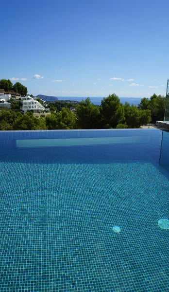 Piscina infinity villa lujo Raco Galeno