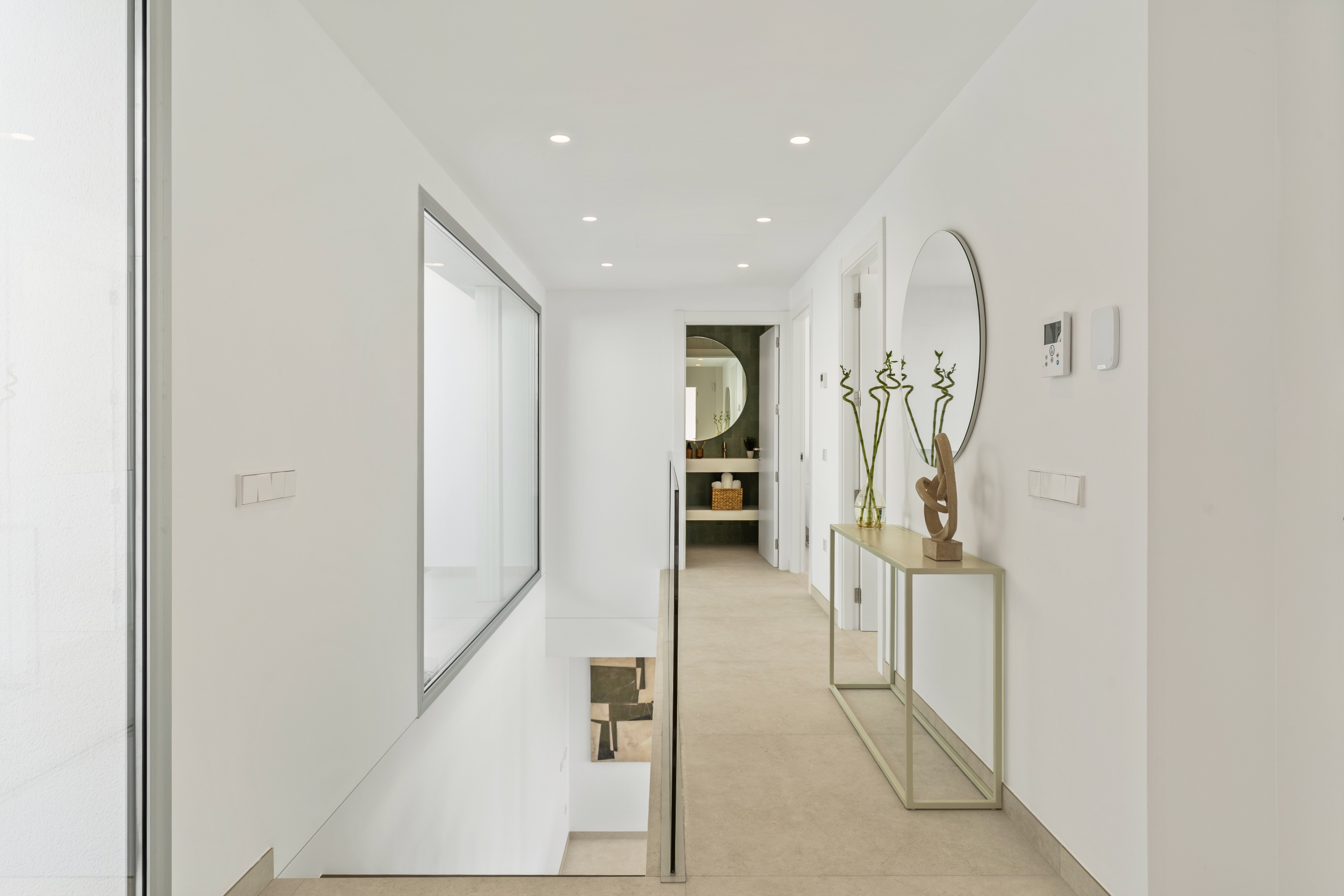 Interiores cálidos y funcionales