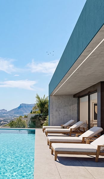 Una terraza amplia, abierta al entorno y pensada para vivir al ritmo del Mediterráneo