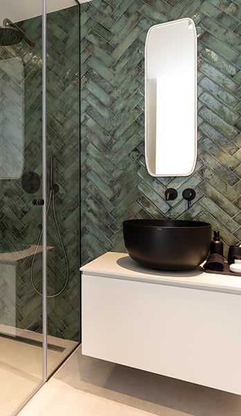 En-suite bathroom bedroom 1