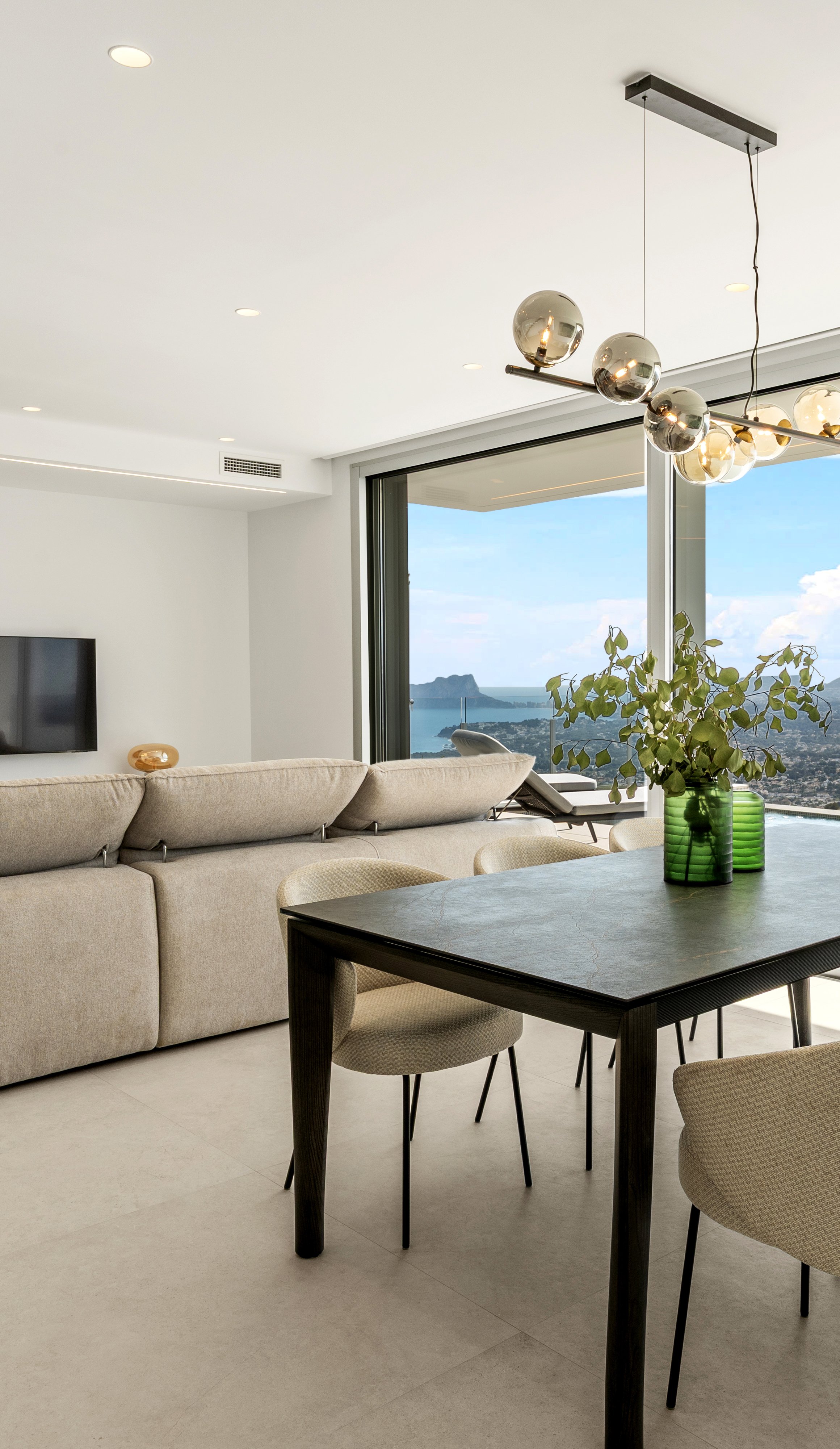 Layout that enhances the sea view