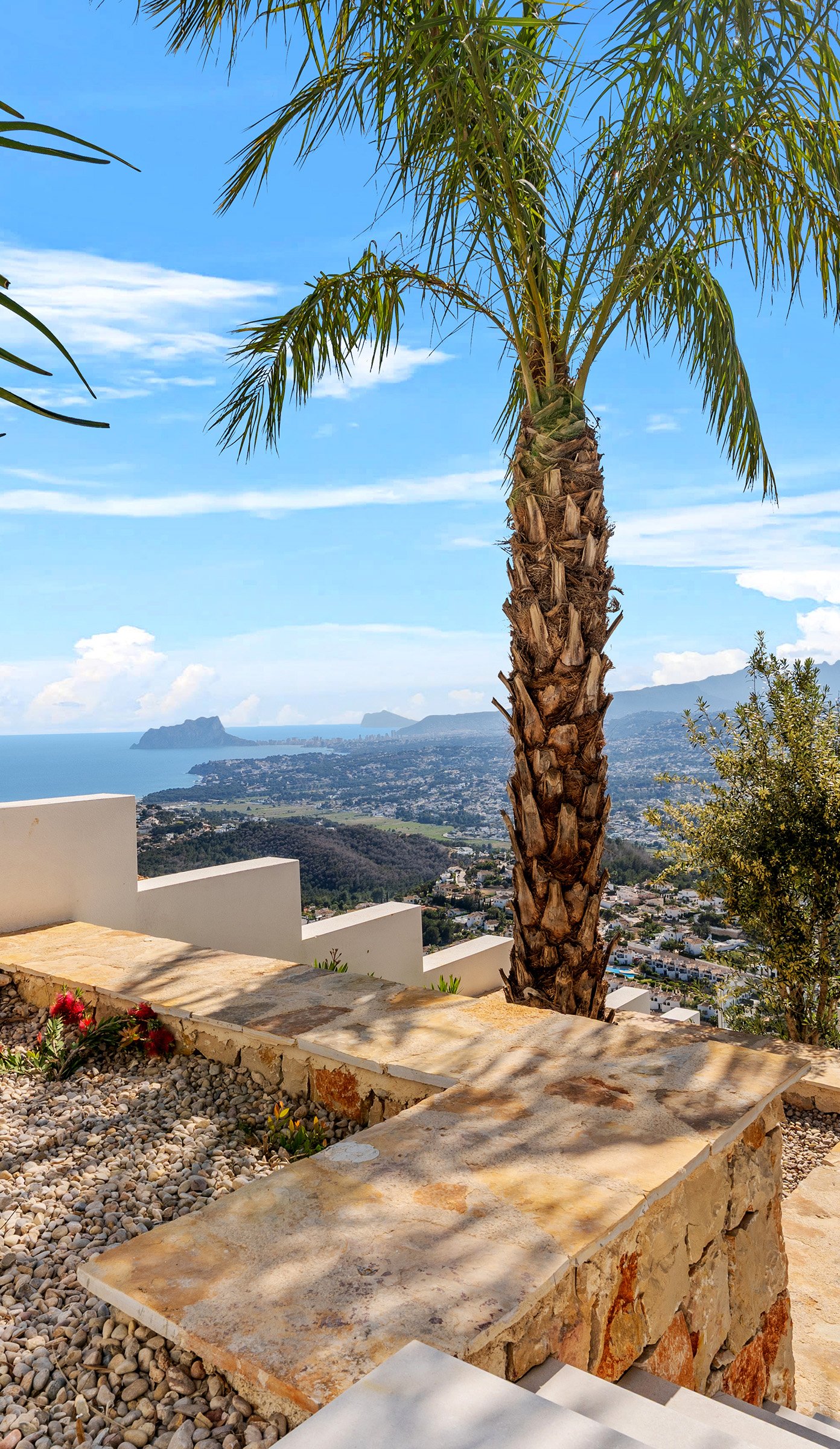 Tiered villas that enhance the sea view