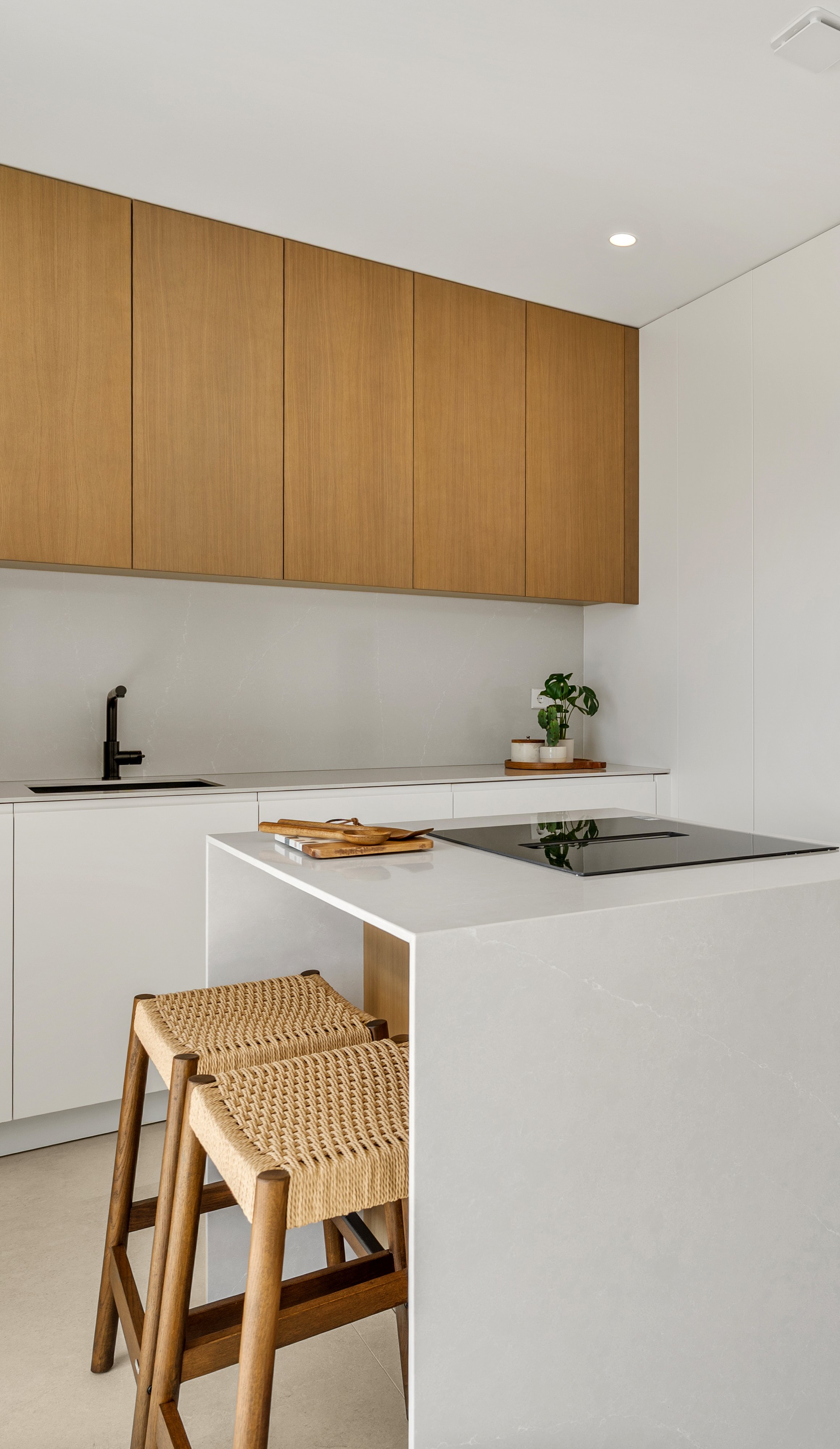 Kitchen with large central island