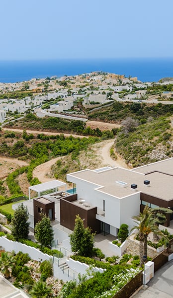 Una villa que dialoga con el paisaje desde la arquitectura