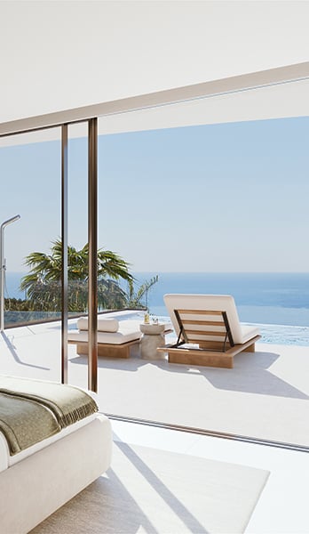 Un dormitorio convertido en mirador privado al Mediterráneo