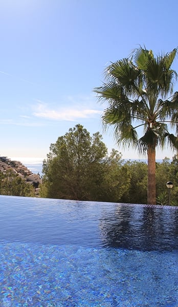 Infinity-Pools, die mit dem Meer verschmelzen