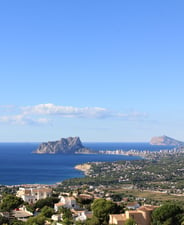 Located in Poble Nou de Benitatxell, between the towns of Jávea and Moraira. 