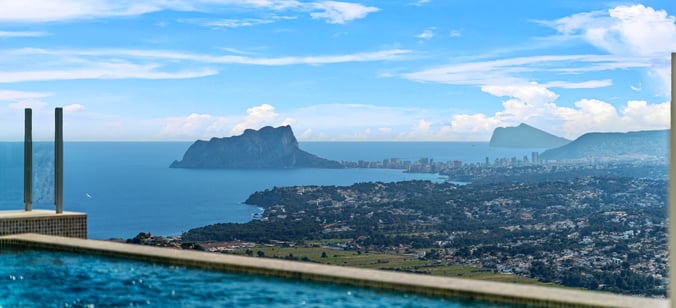 Villa Indigo, volumetric and minimalist design on Cumbre del Sol