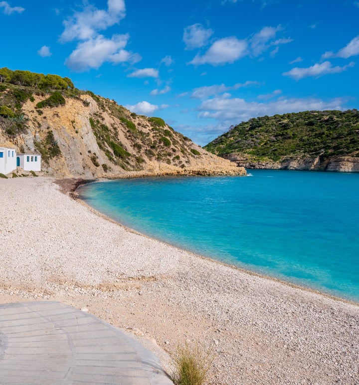 Jávea offers a high quality of life thanks to its natural environment, spectacular beaches and hidden coves.